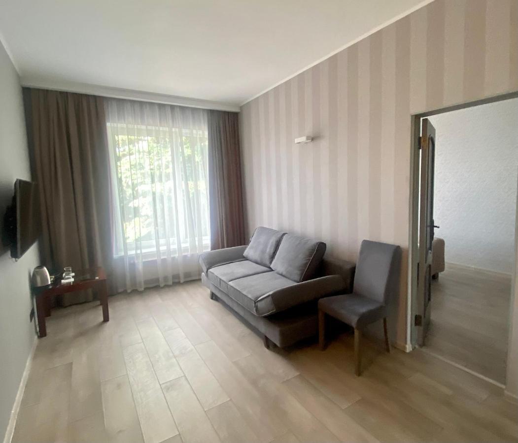 Pallada Hotel Ternopil Ngoại thất bức ảnh