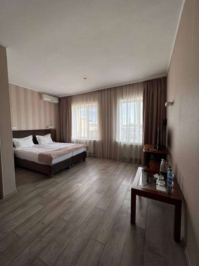 Pallada Hotel Ternopil Ngoại thất bức ảnh