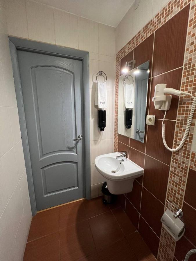 Pallada Hotel Ternopil Ngoại thất bức ảnh