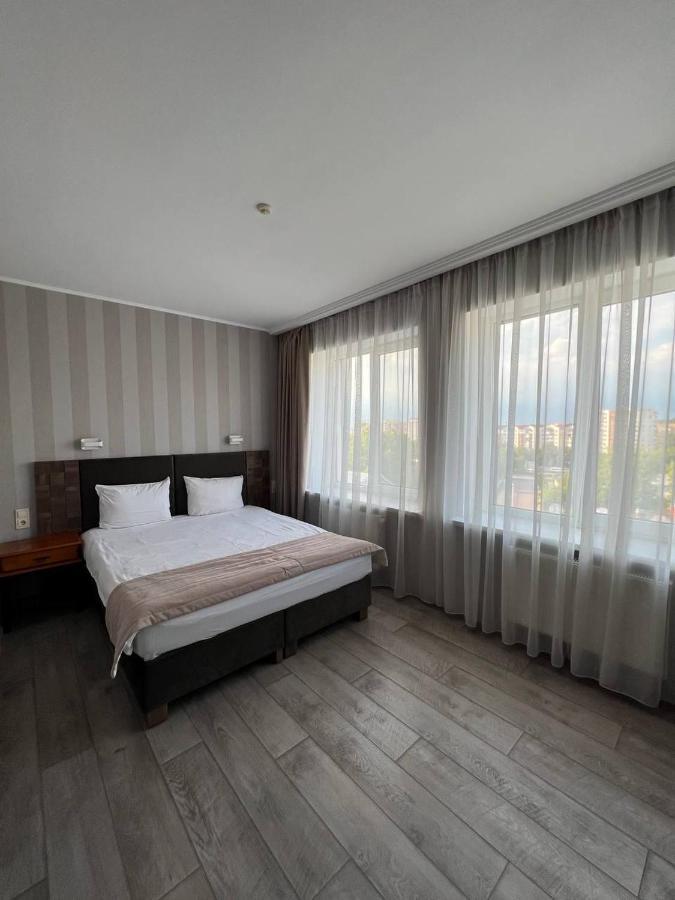 Pallada Hotel Ternopil Ngoại thất bức ảnh