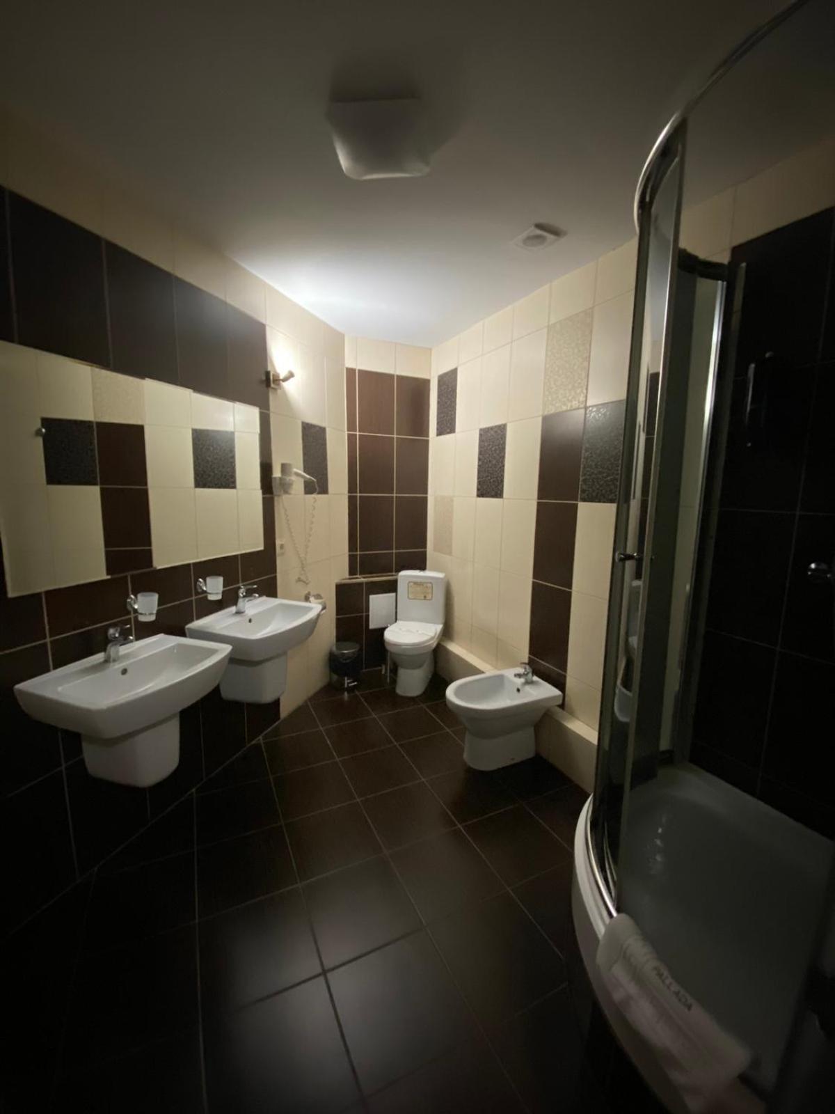 Pallada Hotel Ternopil Ngoại thất bức ảnh