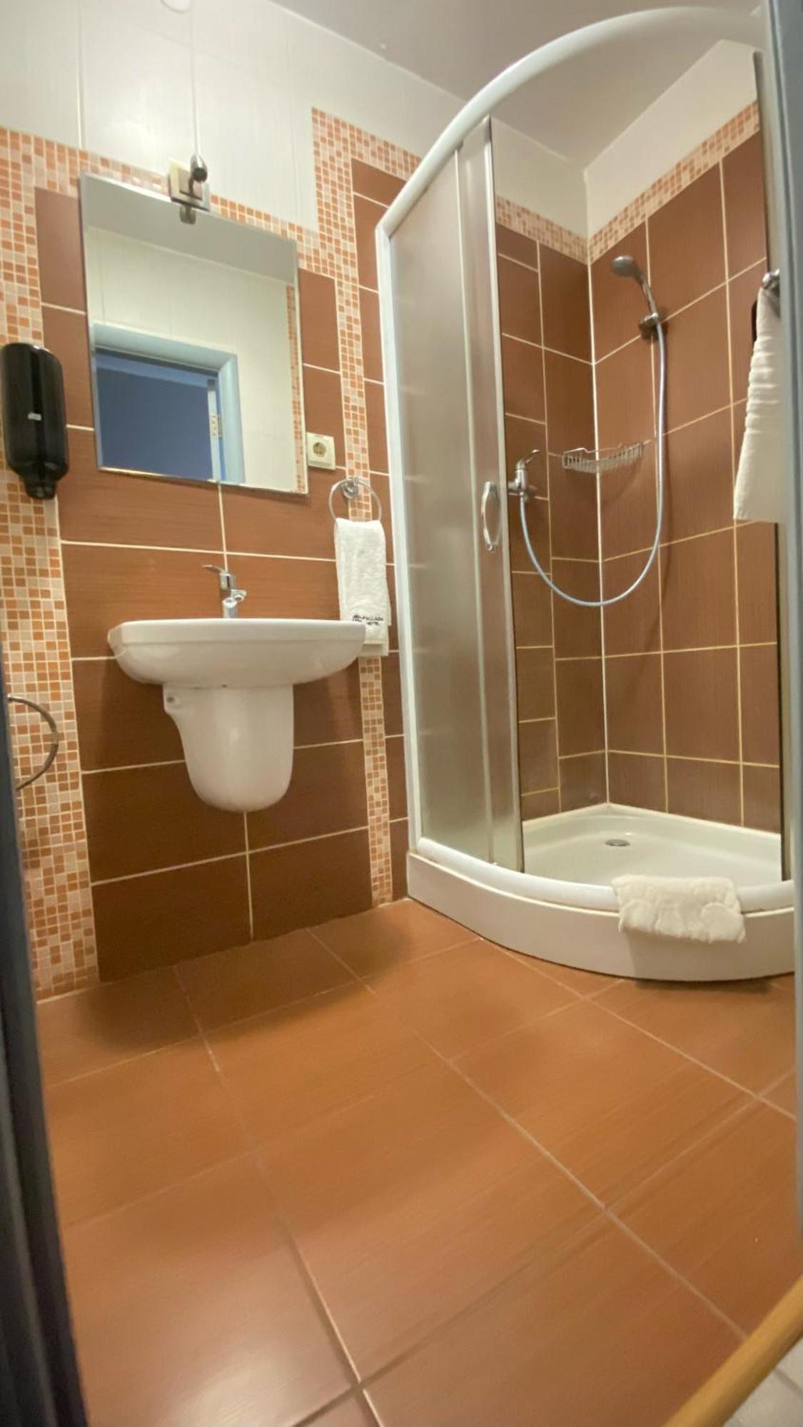 Pallada Hotel Ternopil Ngoại thất bức ảnh