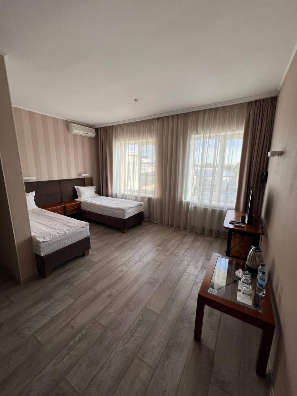 Pallada Hotel Ternopil Ngoại thất bức ảnh