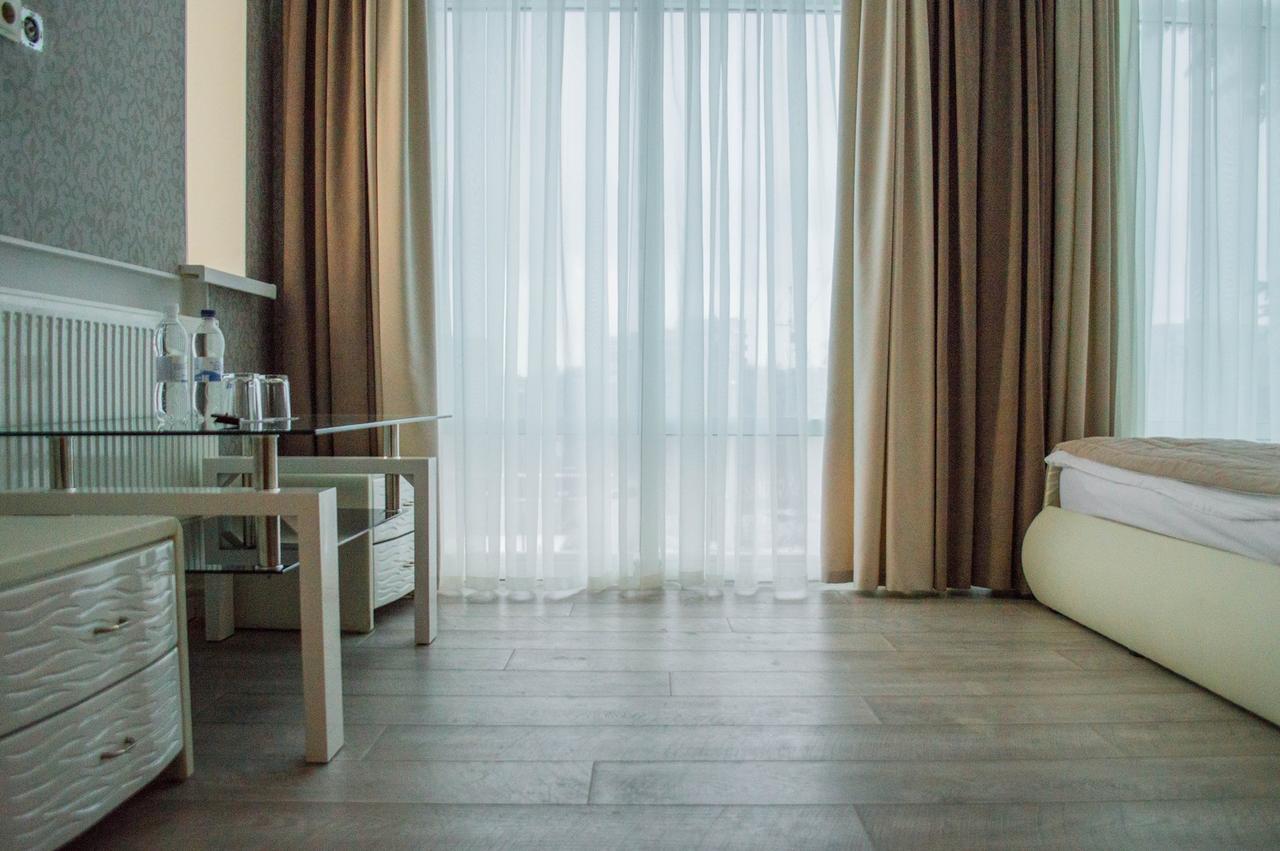 Pallada Hotel Ternopil Ngoại thất bức ảnh