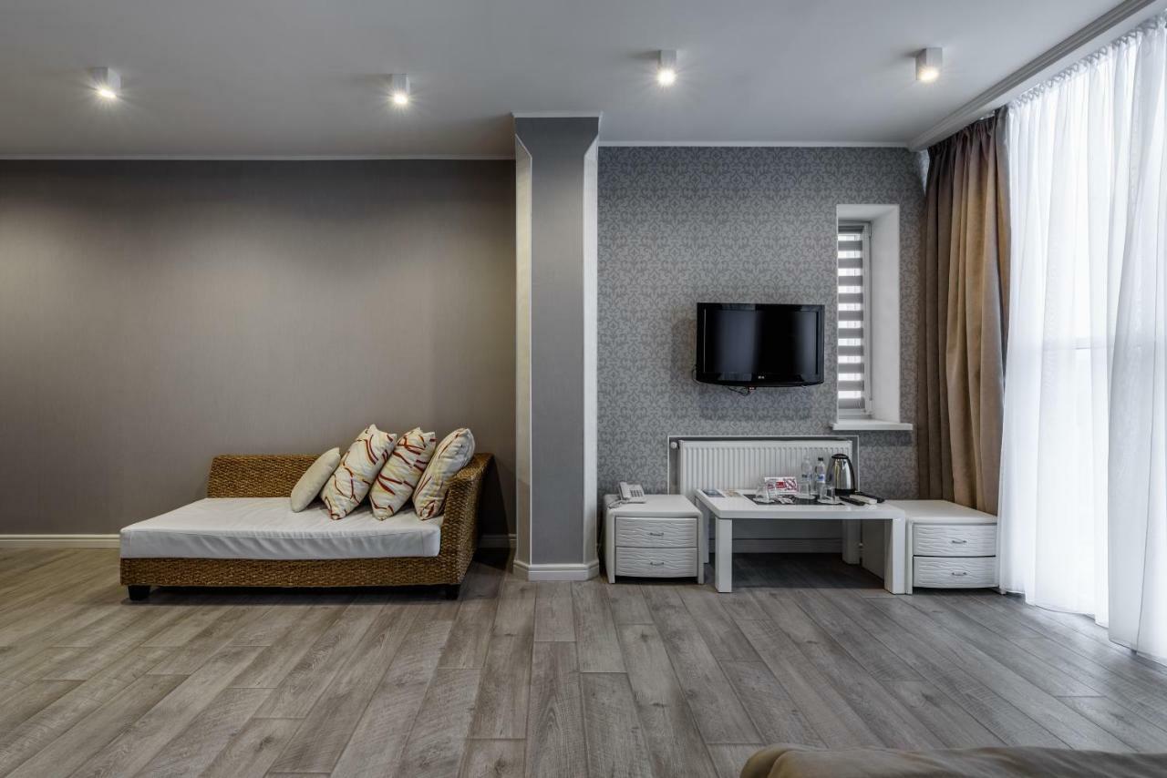 Pallada Hotel Ternopil Ngoại thất bức ảnh